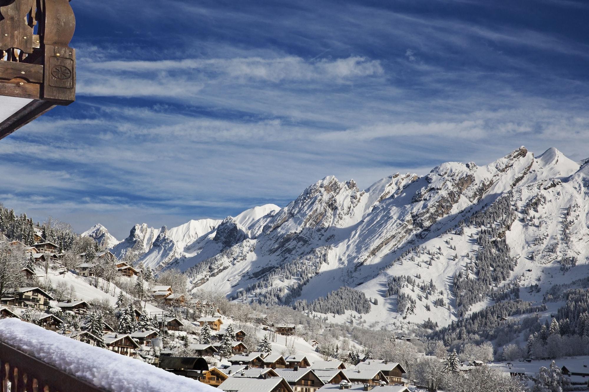 Hotel Alpen Roc La Clusaz Exterior photo