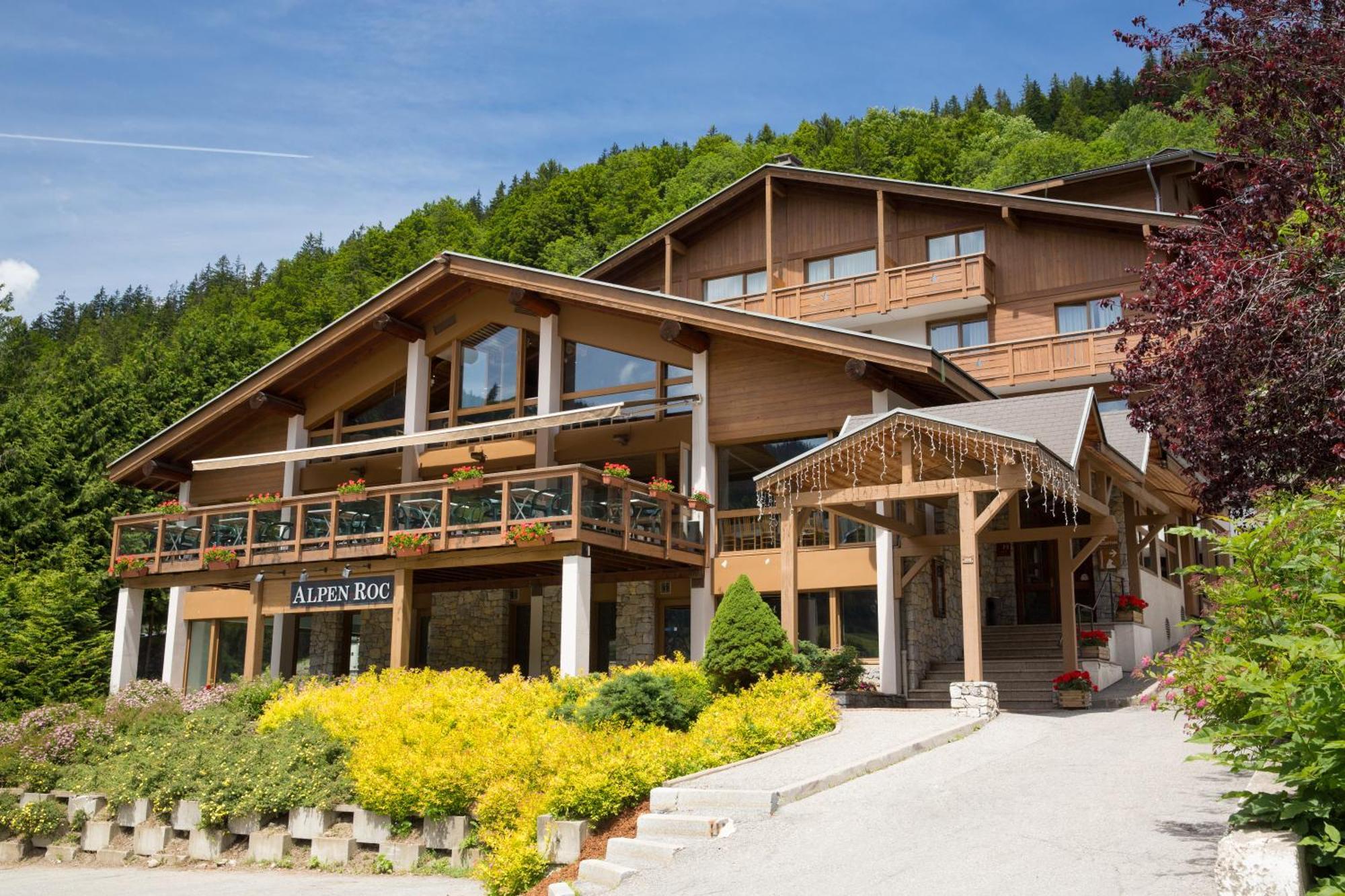 Hotel Alpen Roc La Clusaz Exterior photo