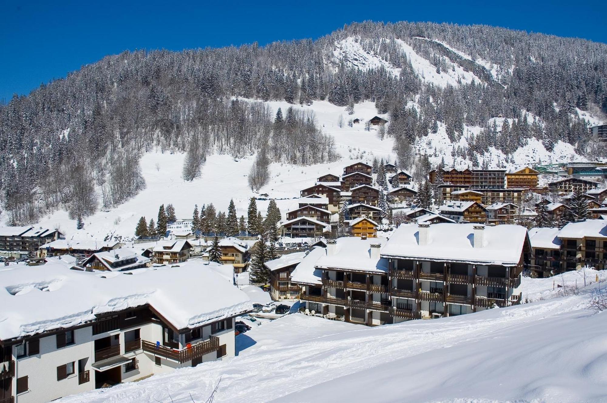 Hotel Alpen Roc La Clusaz Exterior photo
