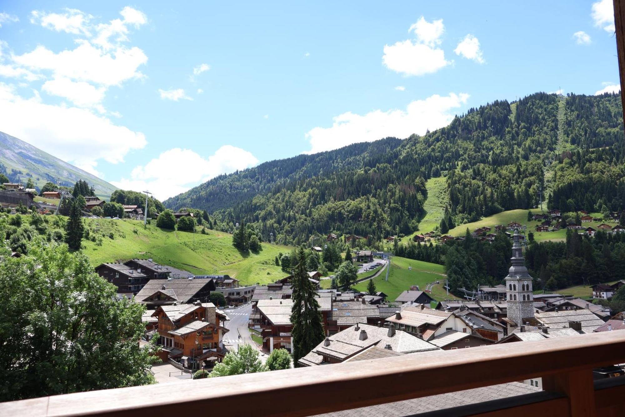 Hotel Alpen Roc La Clusaz Exterior photo