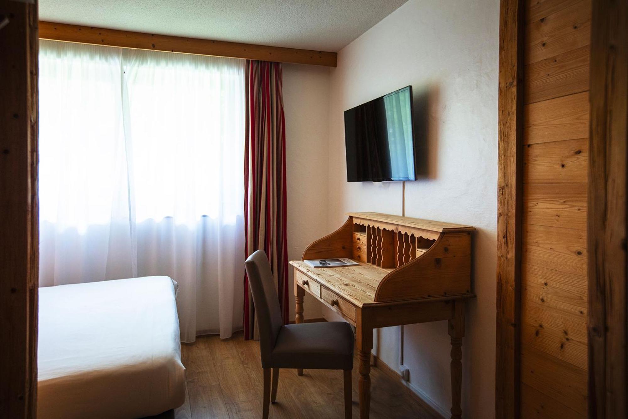 Hotel Alpen Roc La Clusaz Exterior photo
