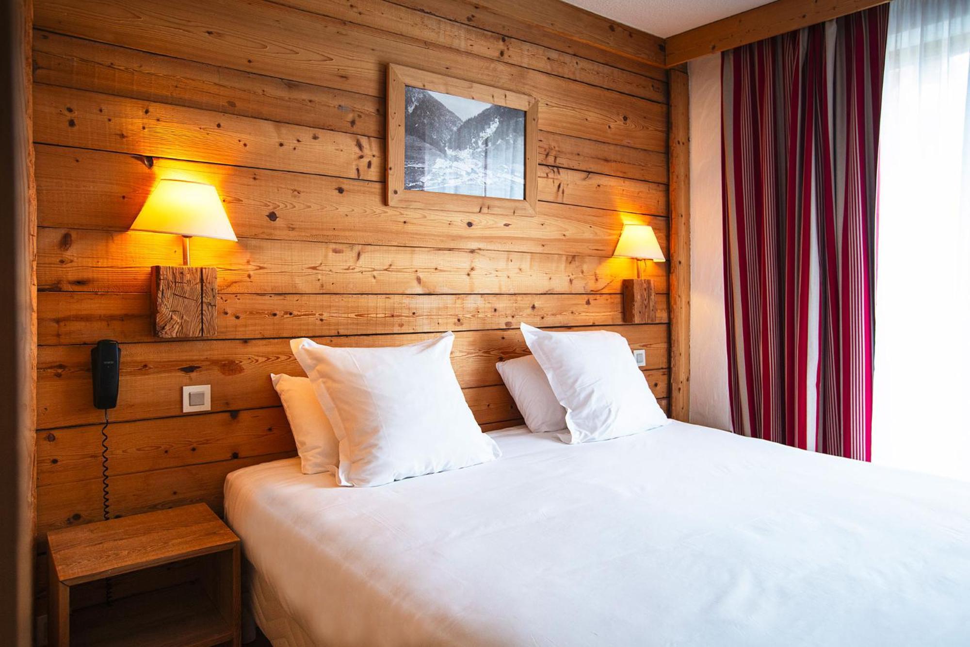 Hotel Alpen Roc La Clusaz Exterior photo