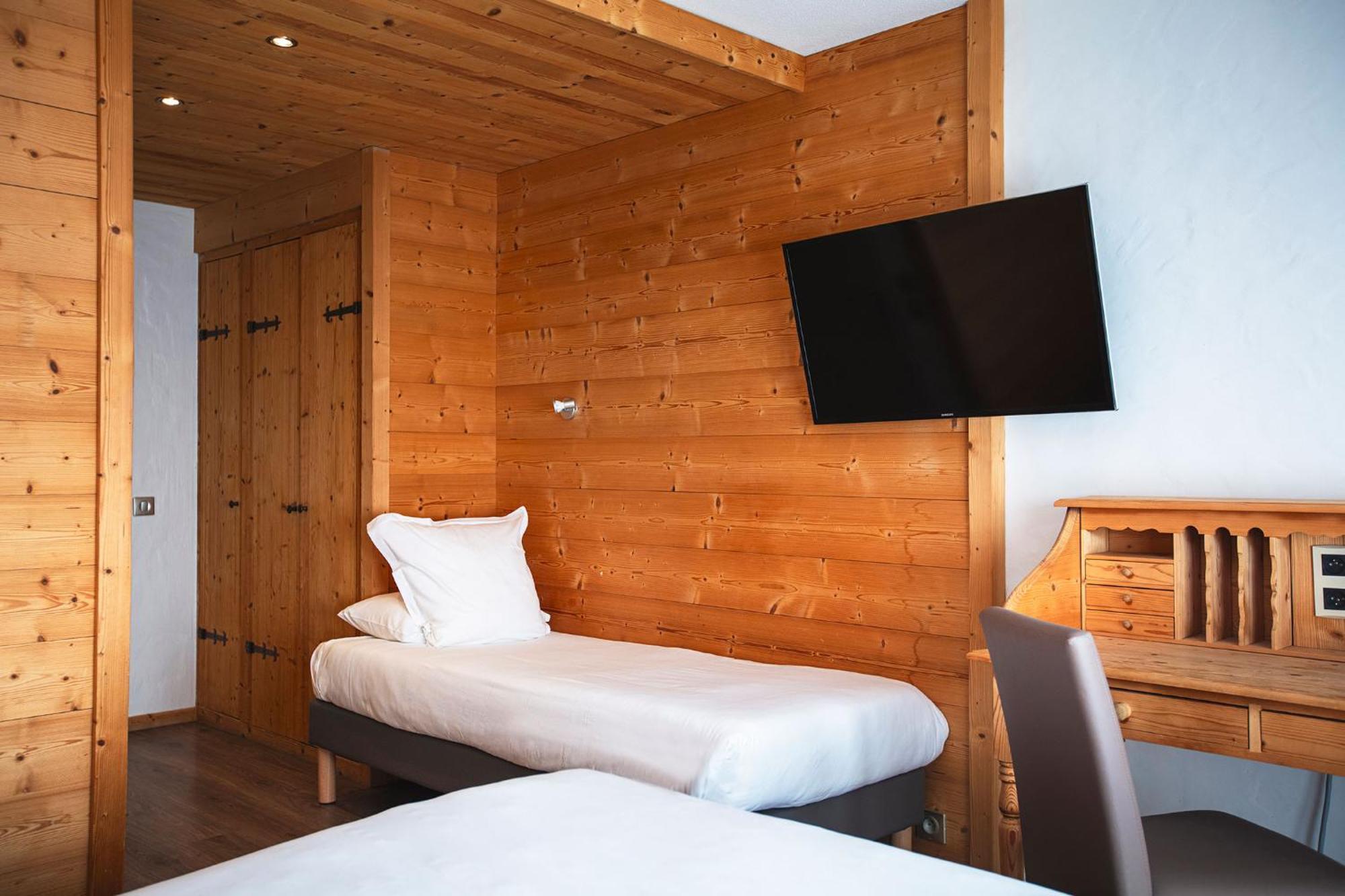 Hotel Alpen Roc La Clusaz Exterior photo