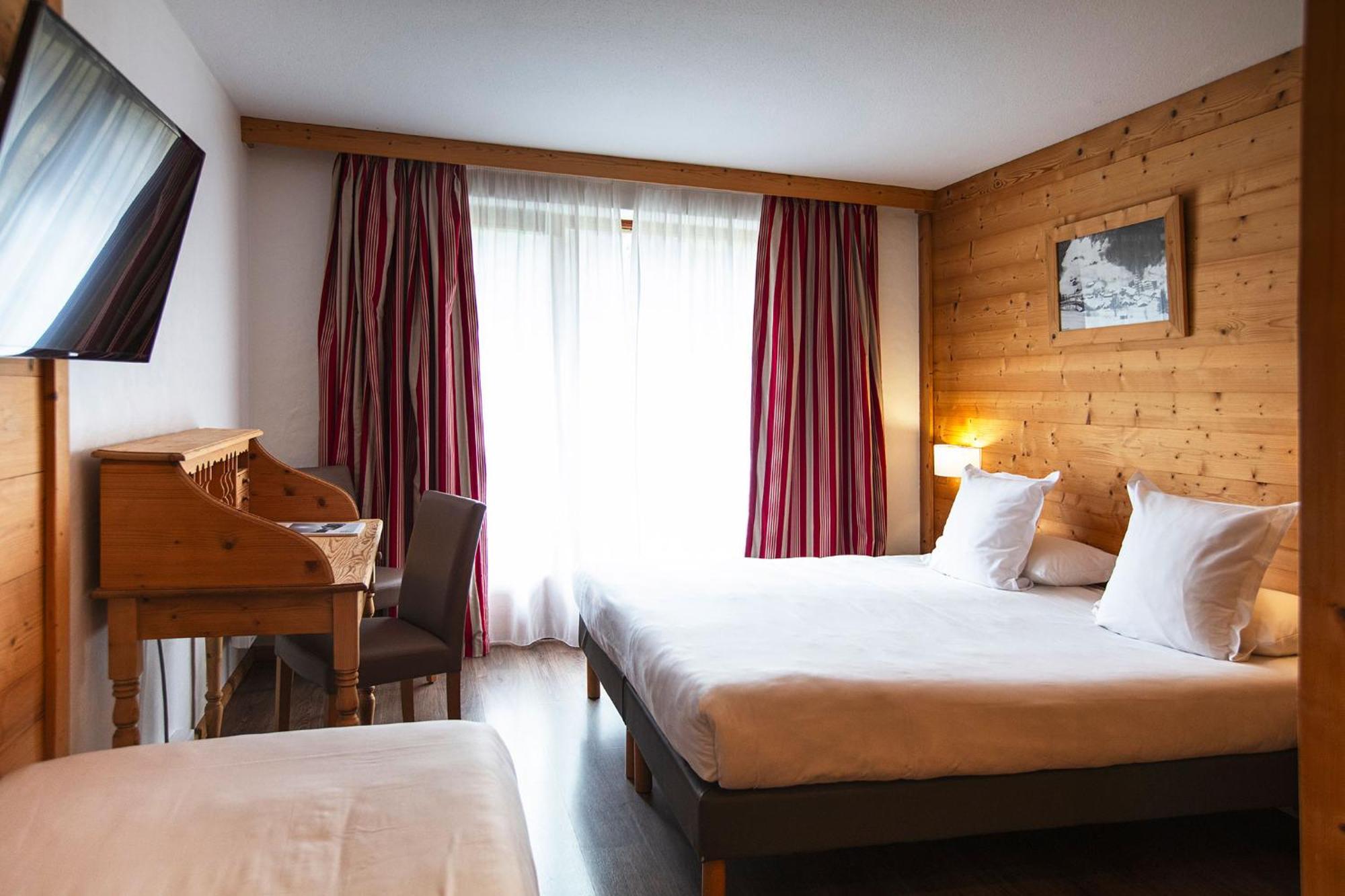 Hotel Alpen Roc La Clusaz Exterior photo