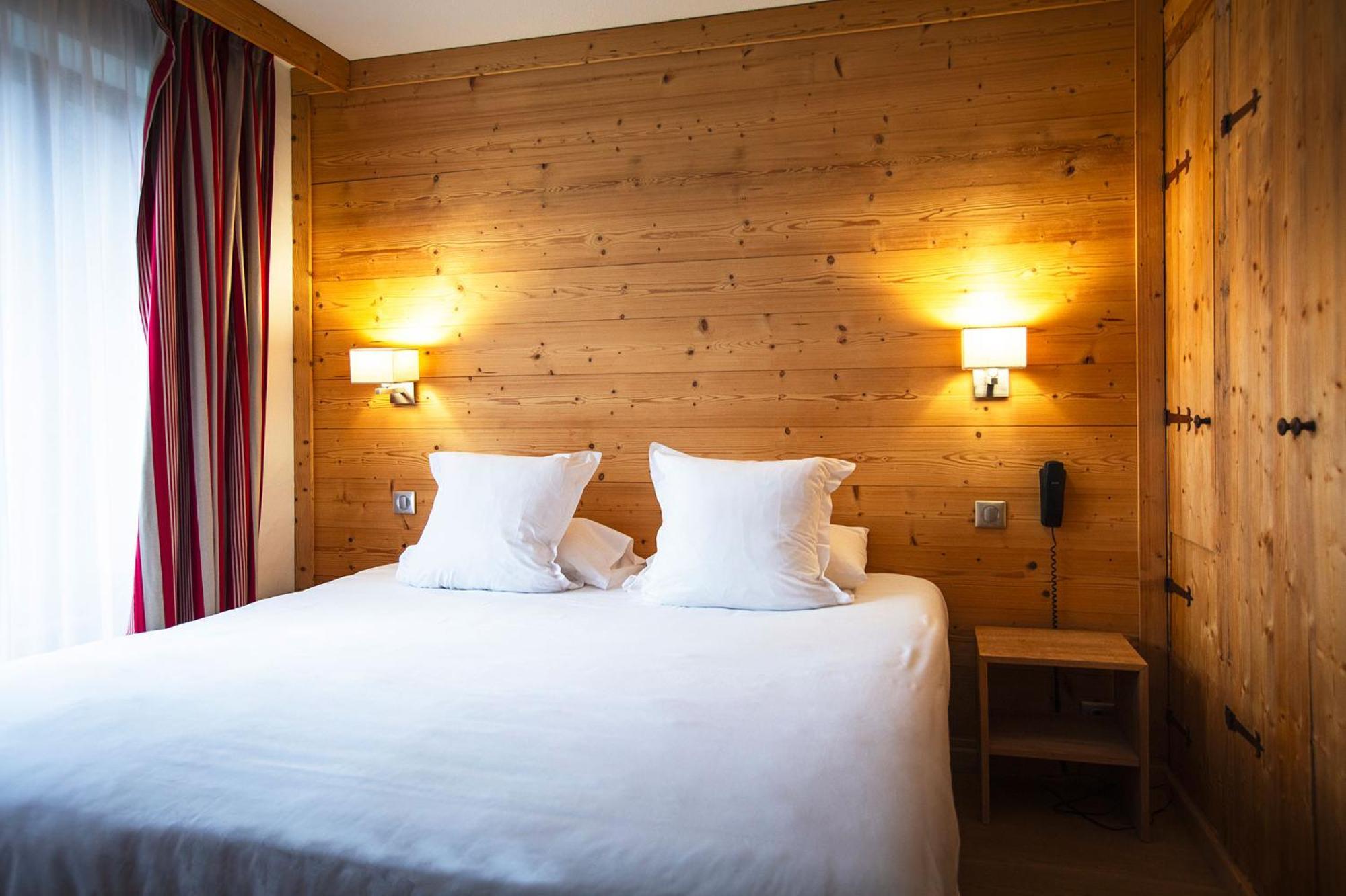 Hotel Alpen Roc La Clusaz Exterior photo