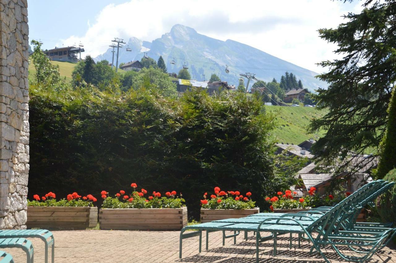 Hotel Alpen Roc La Clusaz Exterior photo