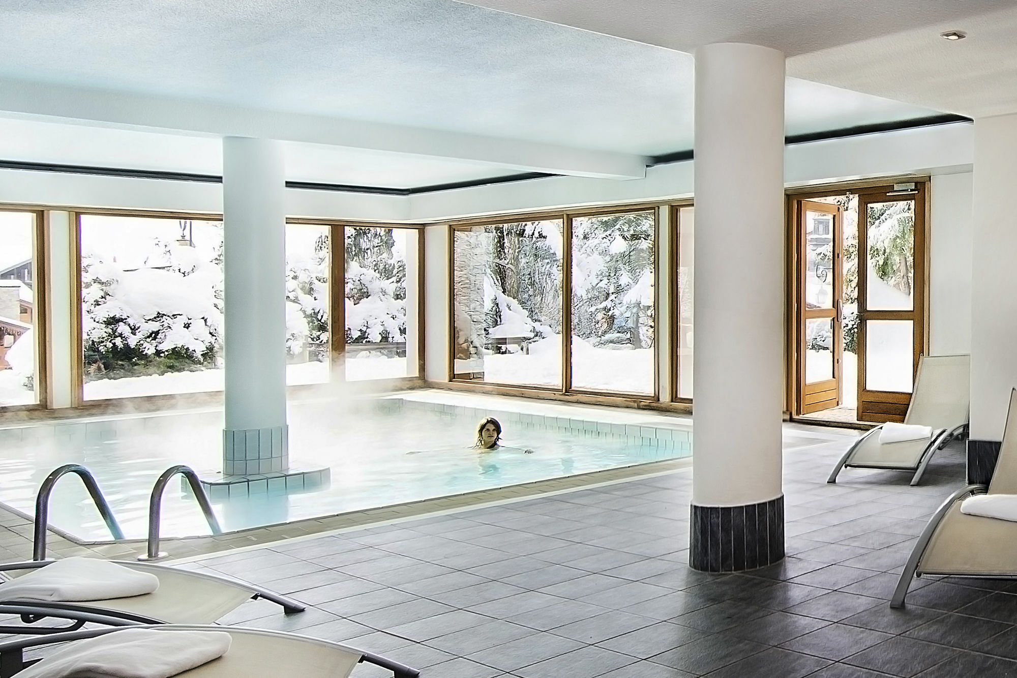 Hotel Alpen Roc La Clusaz Exterior photo